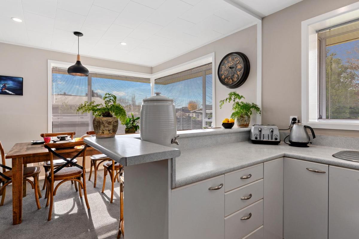 Leave of Absence - Christchurch Holiday Home - Housity