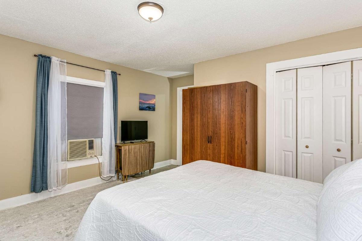 Strong St. Cottage - Housity