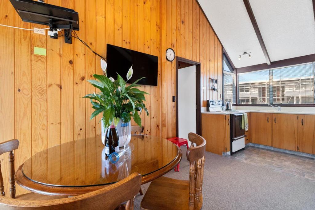 Downtown Mountview - Mt Maunganui Holiday Home - Housity