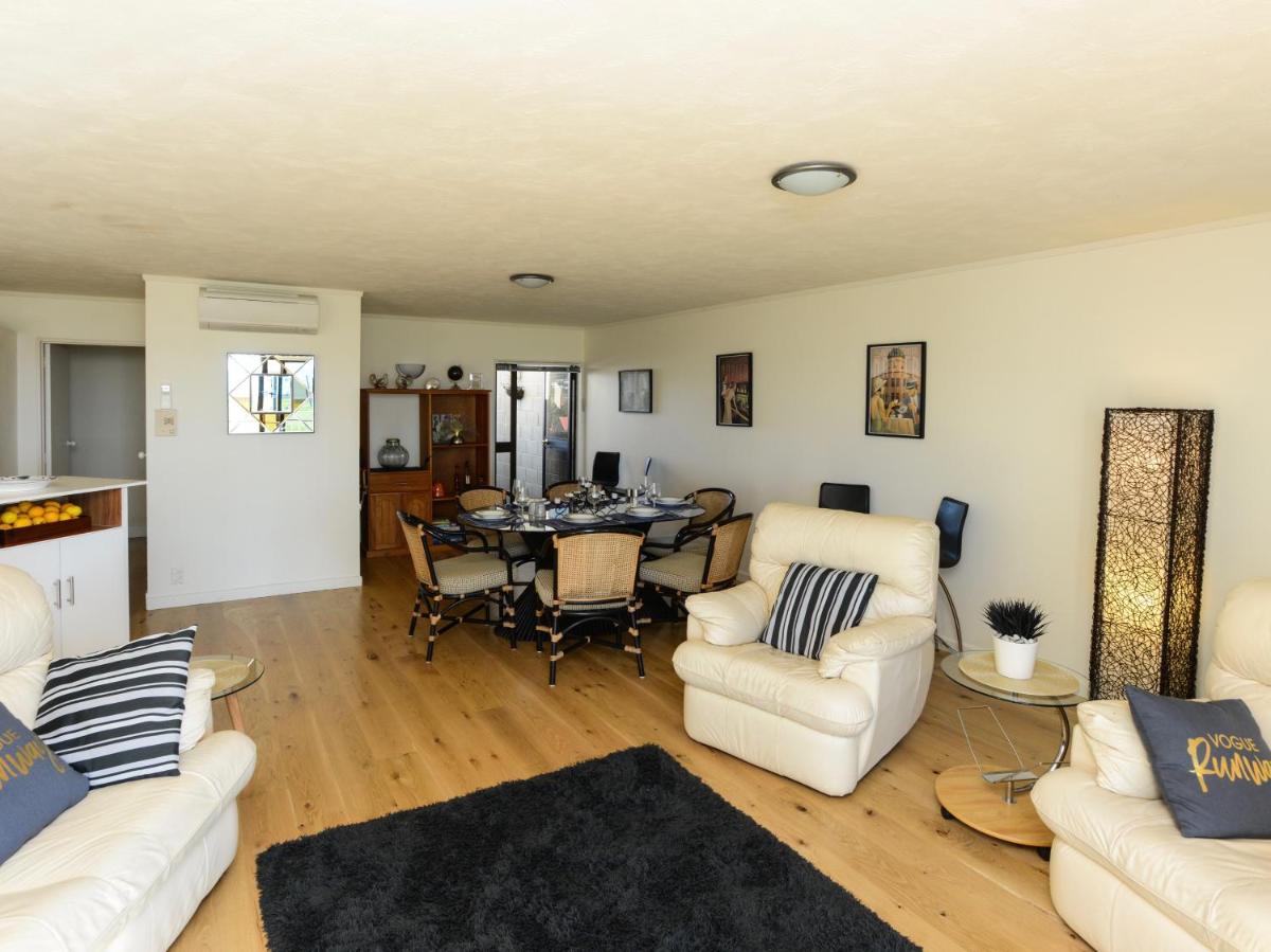 Marine Parade Magic - Napier Holiday Home - Housity