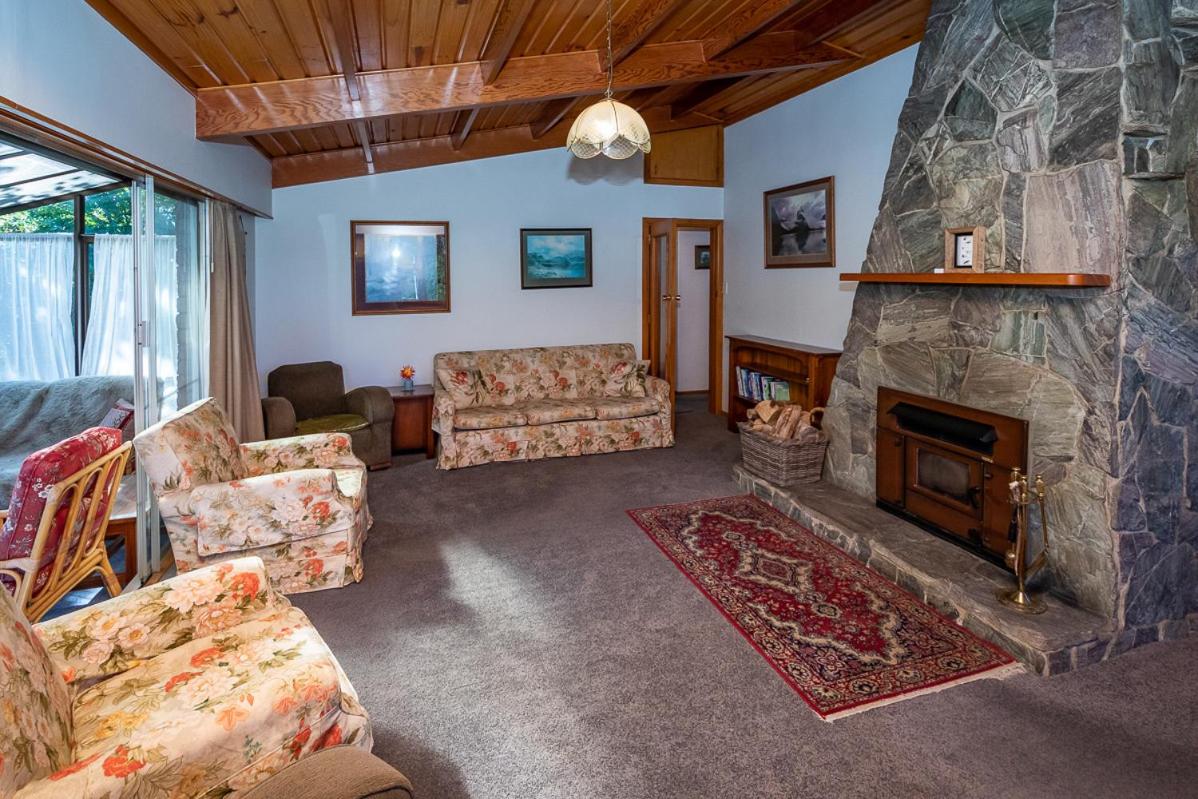 Copper Trout Cottage - Te Anau Bach - Housity