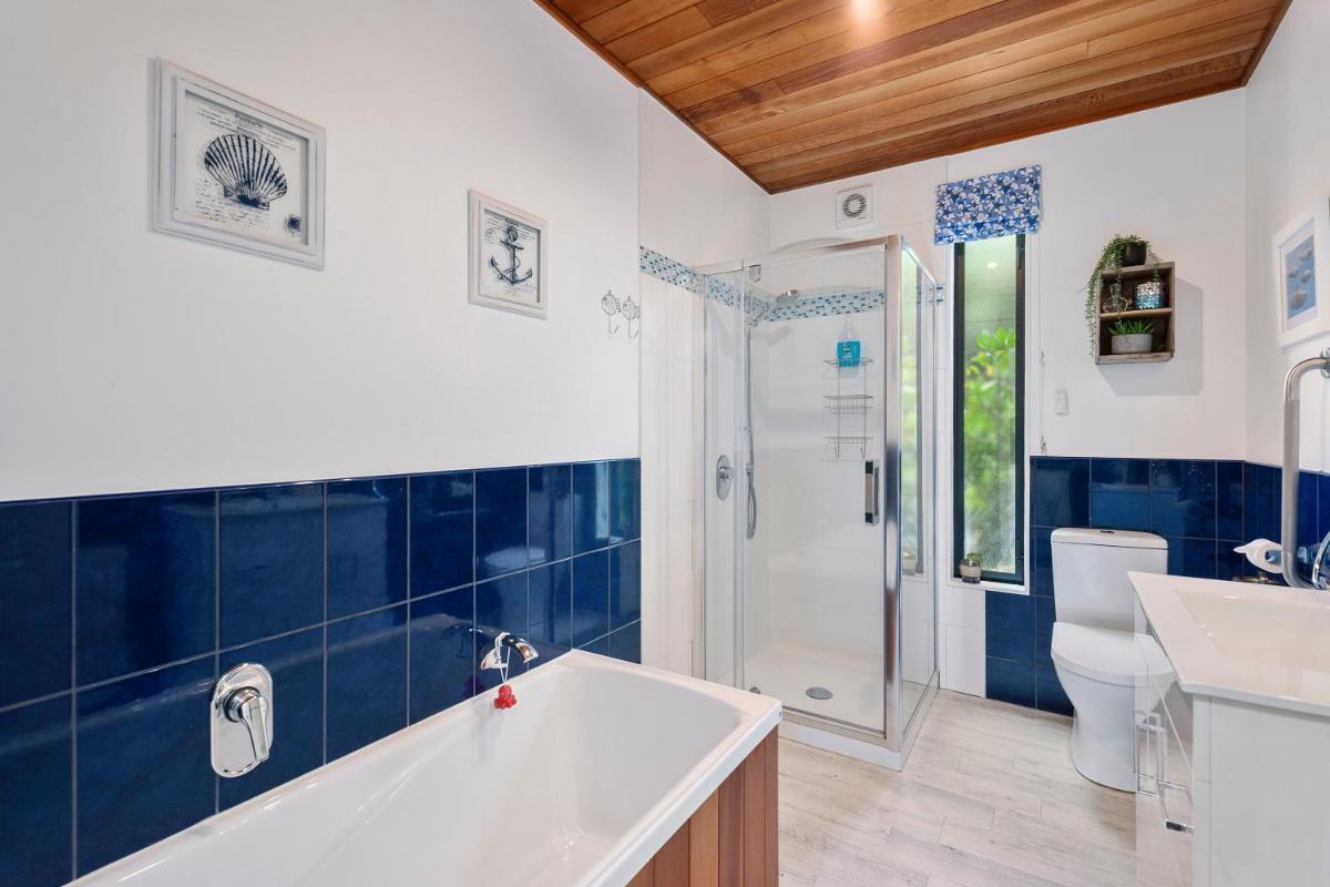 Acacia Bay Retreat - Acacia Bay Holiday Home - Housity