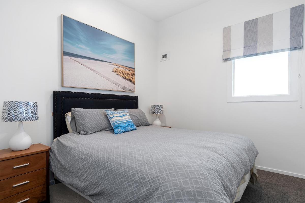 Rooftop Retreat - Mount Maunganui Holiday Home - Housity