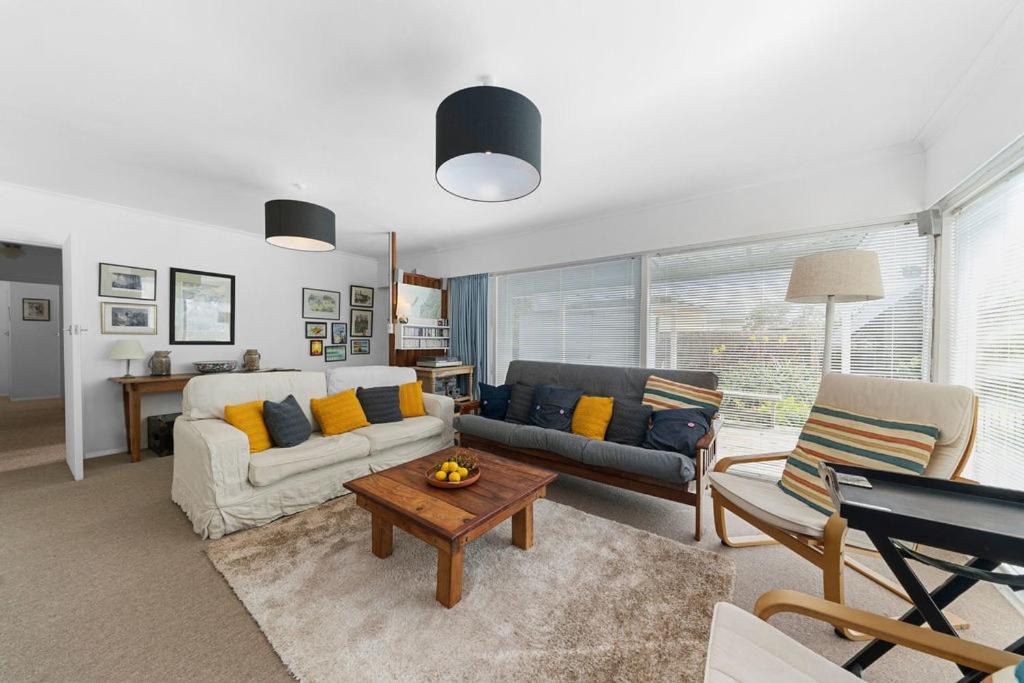 Calapso Cottage - Waikanae Beach Holiday Home - Housity