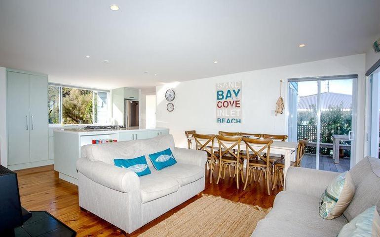 Shoreside - Tutukaka Holiday Home - Housity