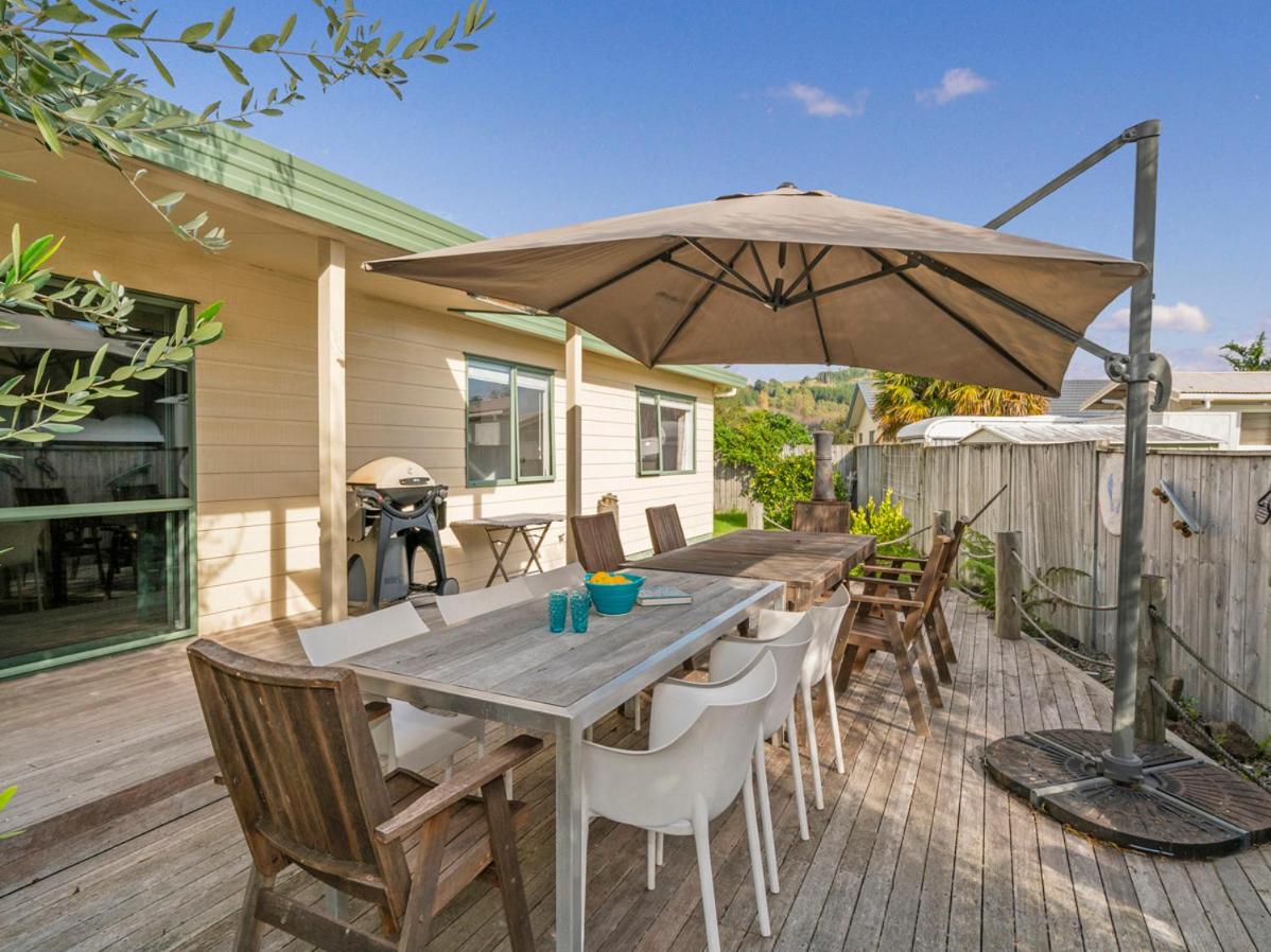 Captain's Cabin - Cooks Beach Holiday Home - Housity