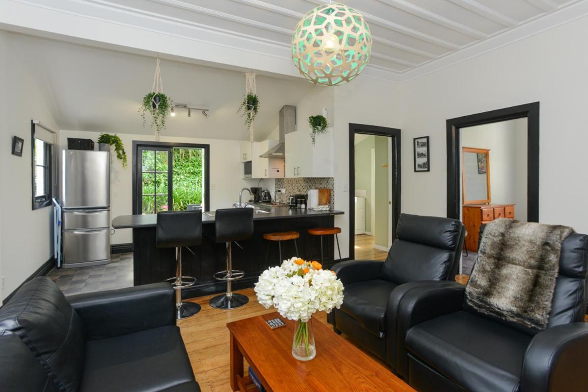 Juliet's Cottage - Napier Holiday Home - Housity