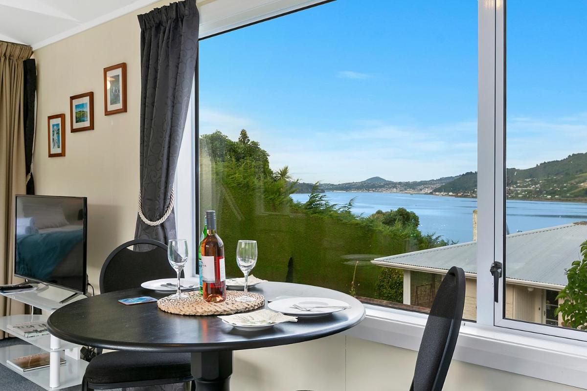 Macbay Retreat - Macandrew Bay Holiday Home - Housity
