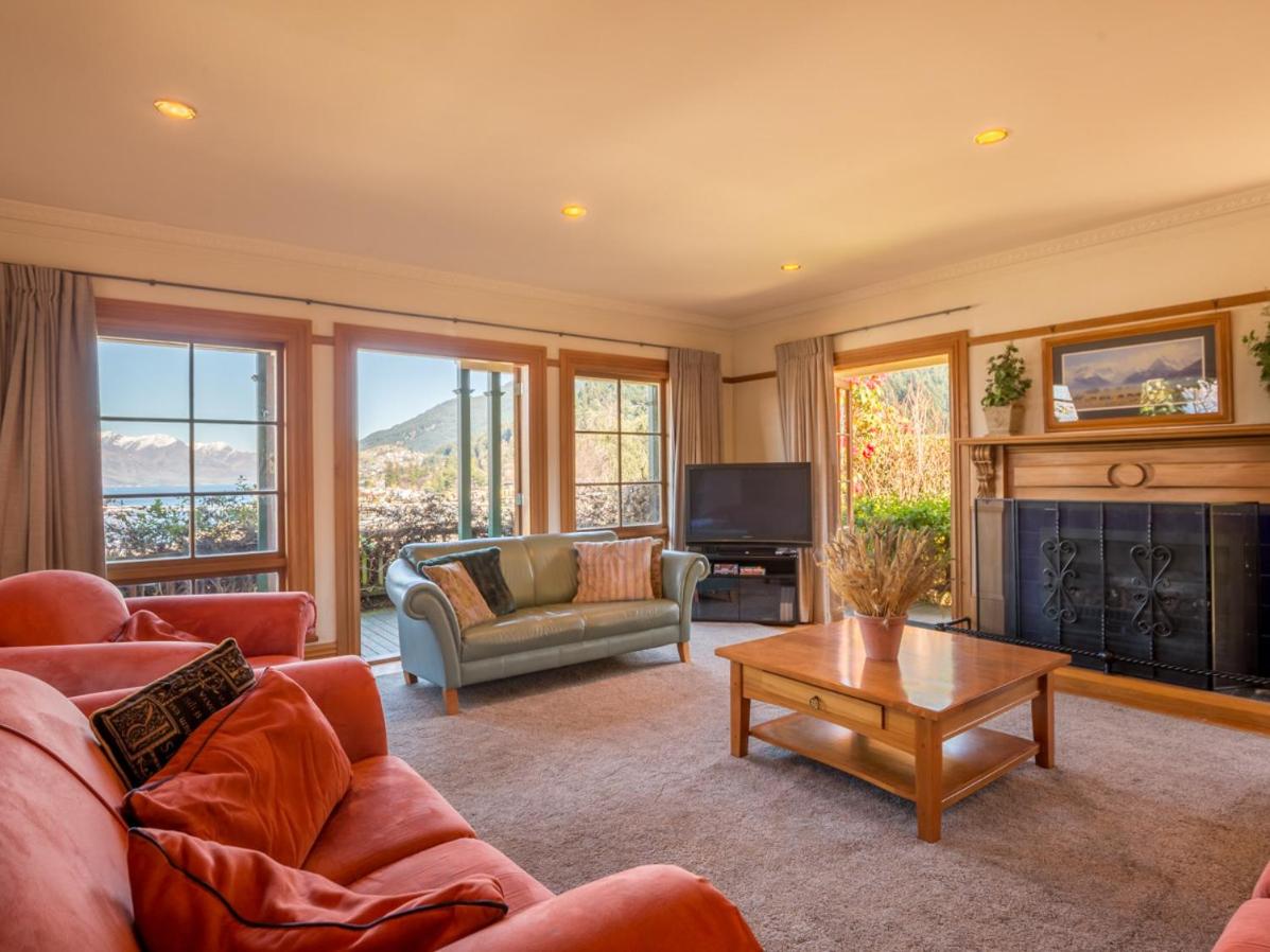 McAlister House - Queenstown Holiday Home - Housity