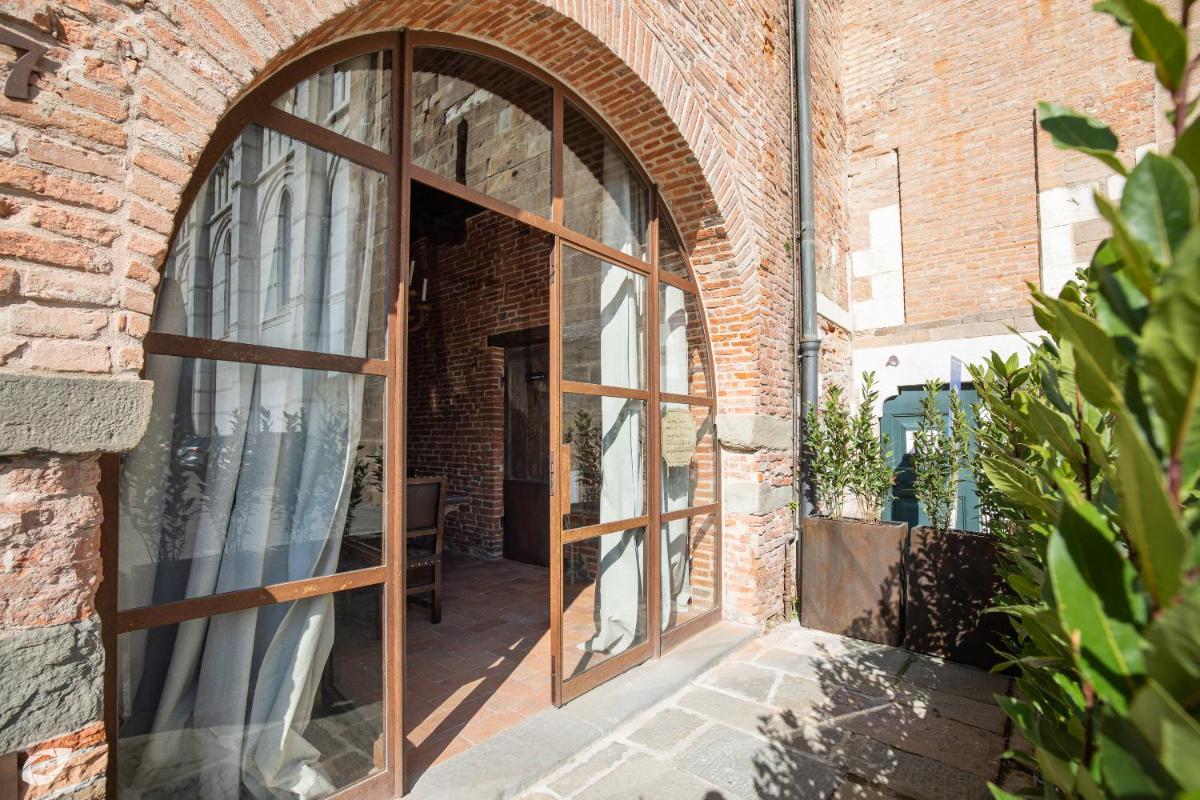 Casa del Campanaro centro storico di Lucca dentro le mura - Housity
