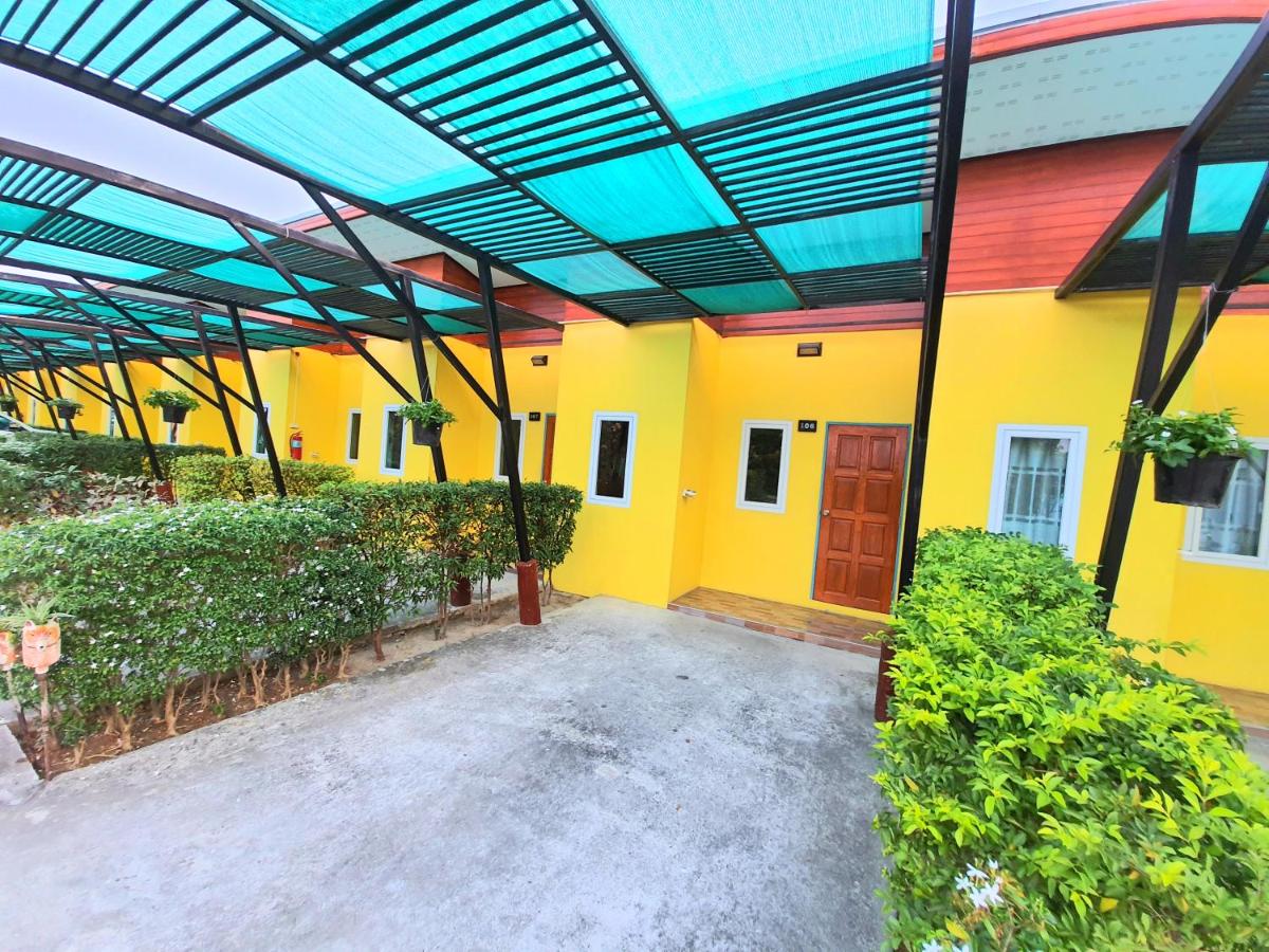 The Moonlight Resort - Housity