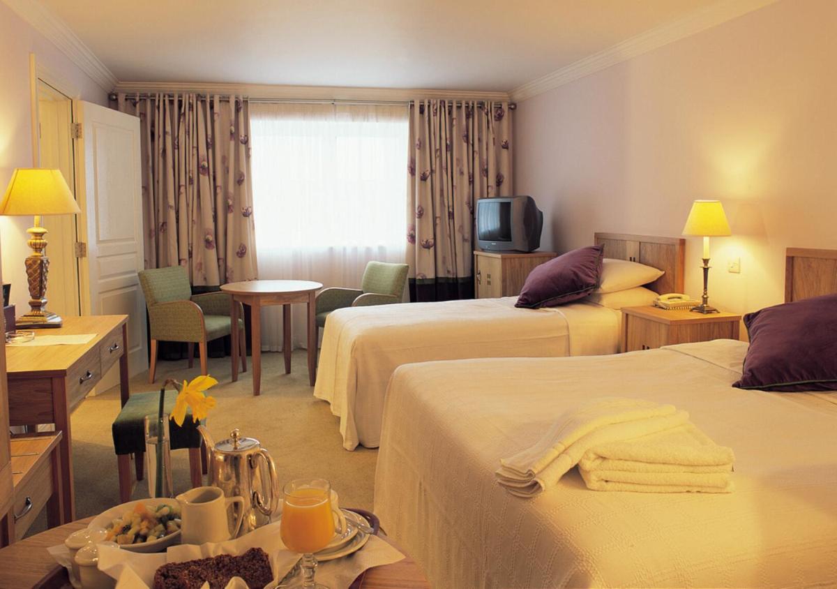 Castle Hotel Macroom - Housity