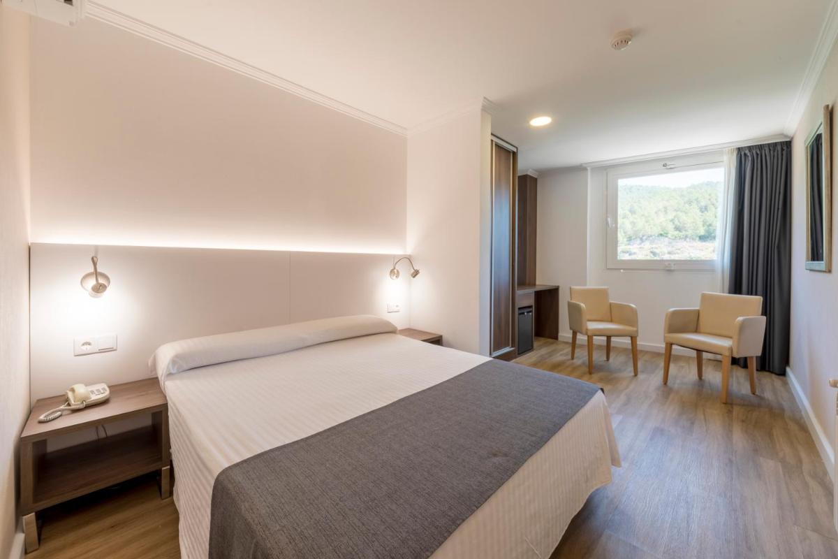 Cama o camas de una habitación en Hotel Rosaleda del Mijares