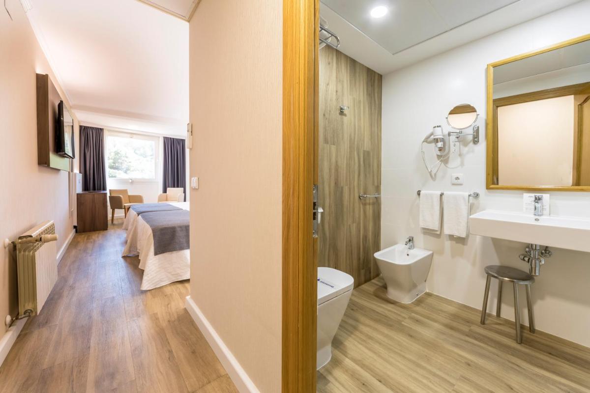 Un baño de Hotel Rosaleda del Mijares