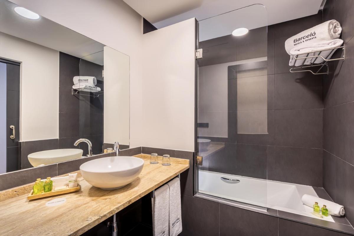 Un baño de Barceló Aracena & Spa