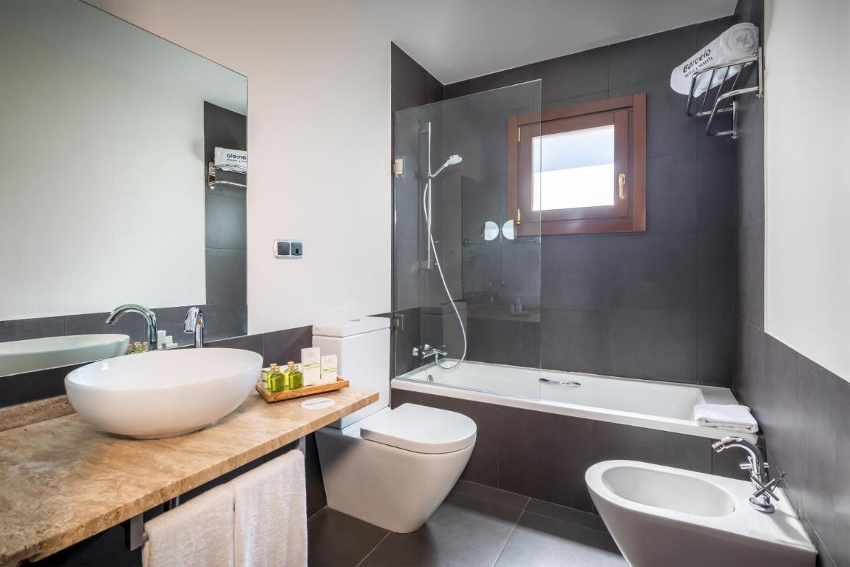Un baño de Barceló Aracena & Spa