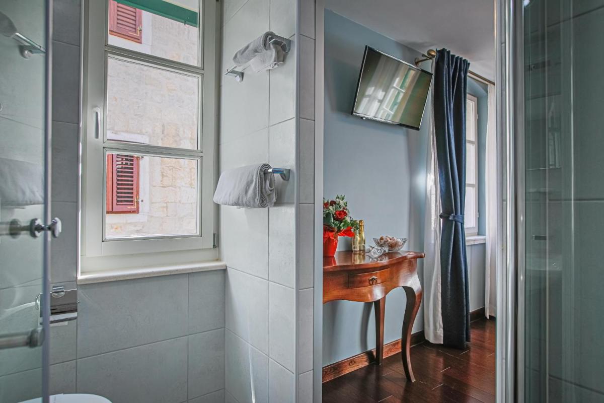 Suitetrails - Theatre luxury rooms