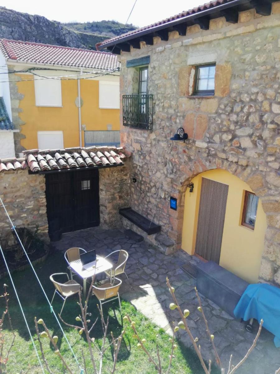 Casa De Pueblo Rural - Housity