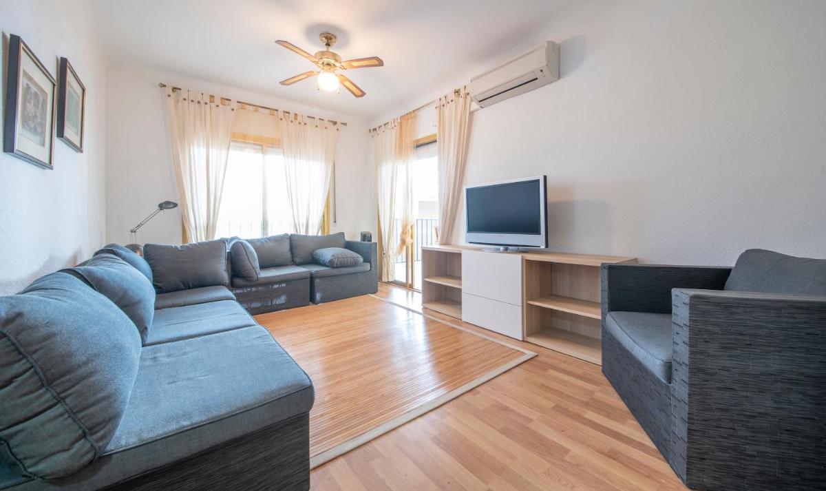 TarracoHomes, Beach Apartment with Terrace in Cambrils - Housity