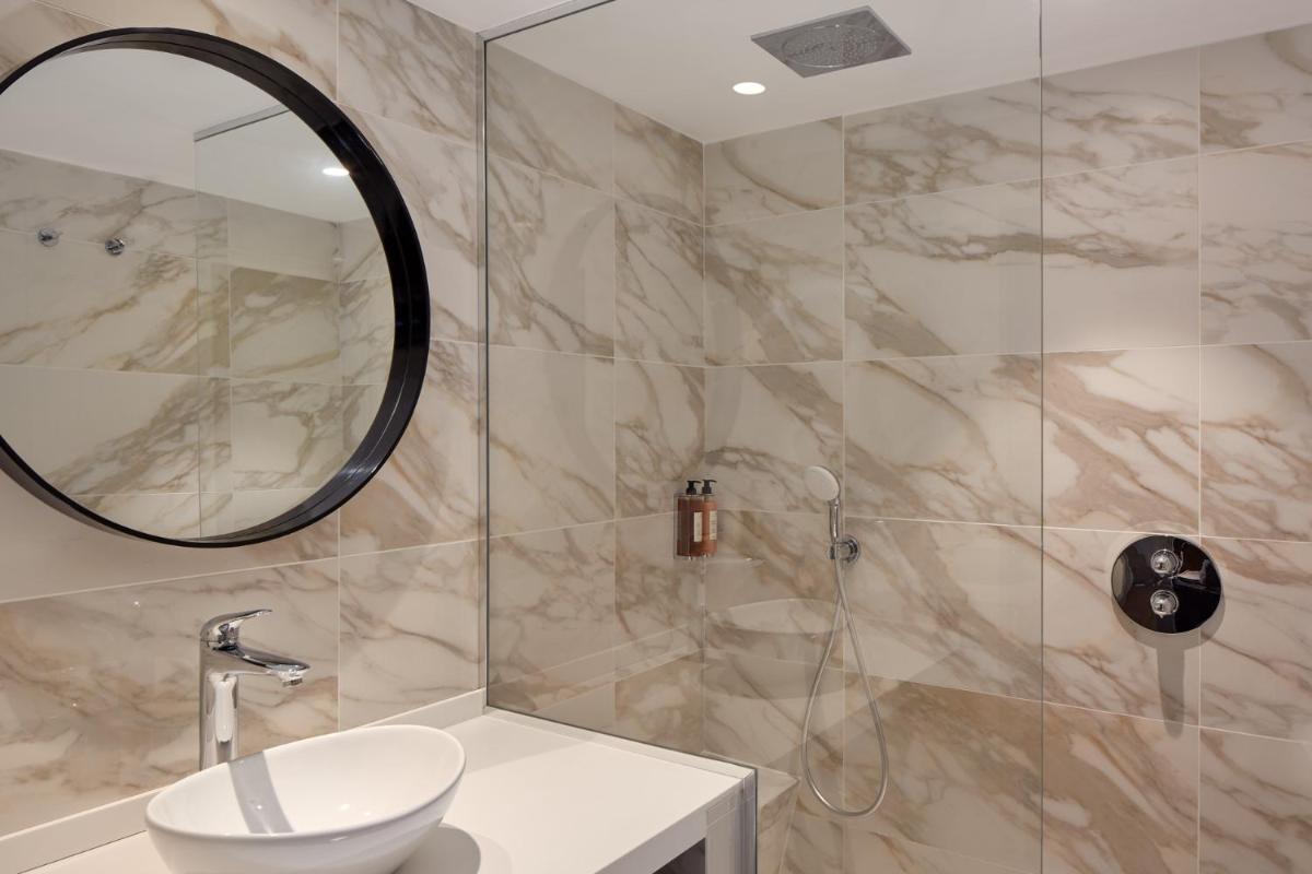Salle de bains dans l'établissement Les Nomades Beaune