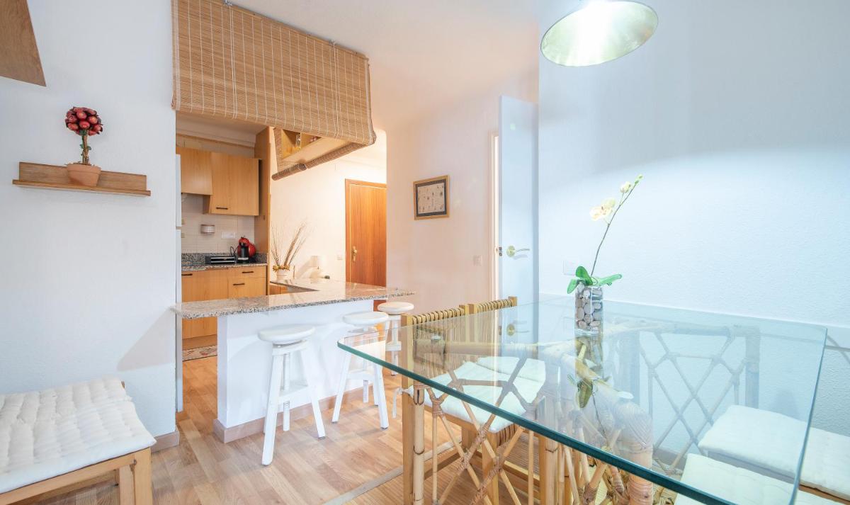 TarracoHomes, Beach Apartment with Terrace in Cambrils - Housity