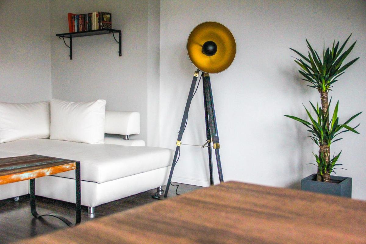 EXKLUSIVE 2 Zi. Dachgeschosswohnung in Top Lage! - Housity