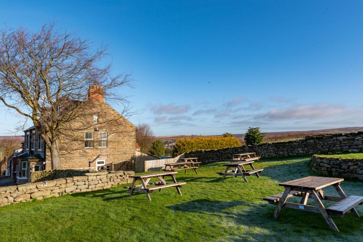 The Fox & Hounds Inn - Housity