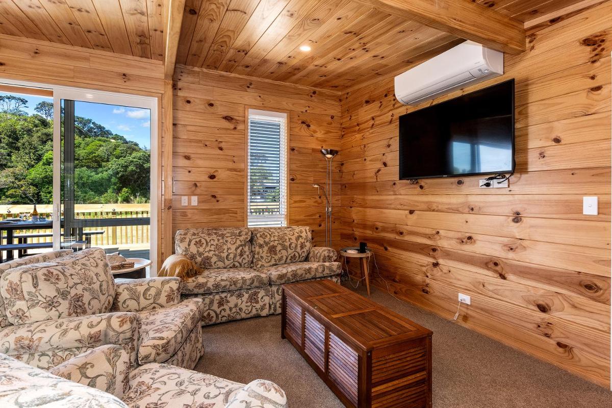Matapouri Bayside Retreat - Matapouri Holiday Home - Housity