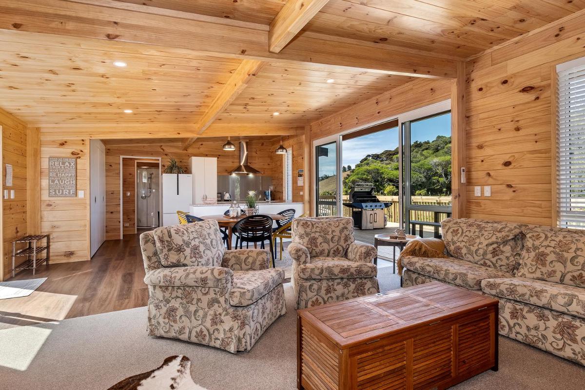 Matapouri Bayside Retreat - Matapouri Holiday Home - Housity