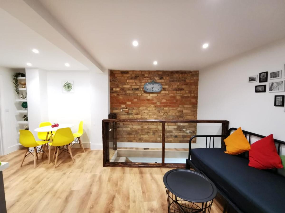 4 sleeps and travel cot- close to beach and restaurants - Housity