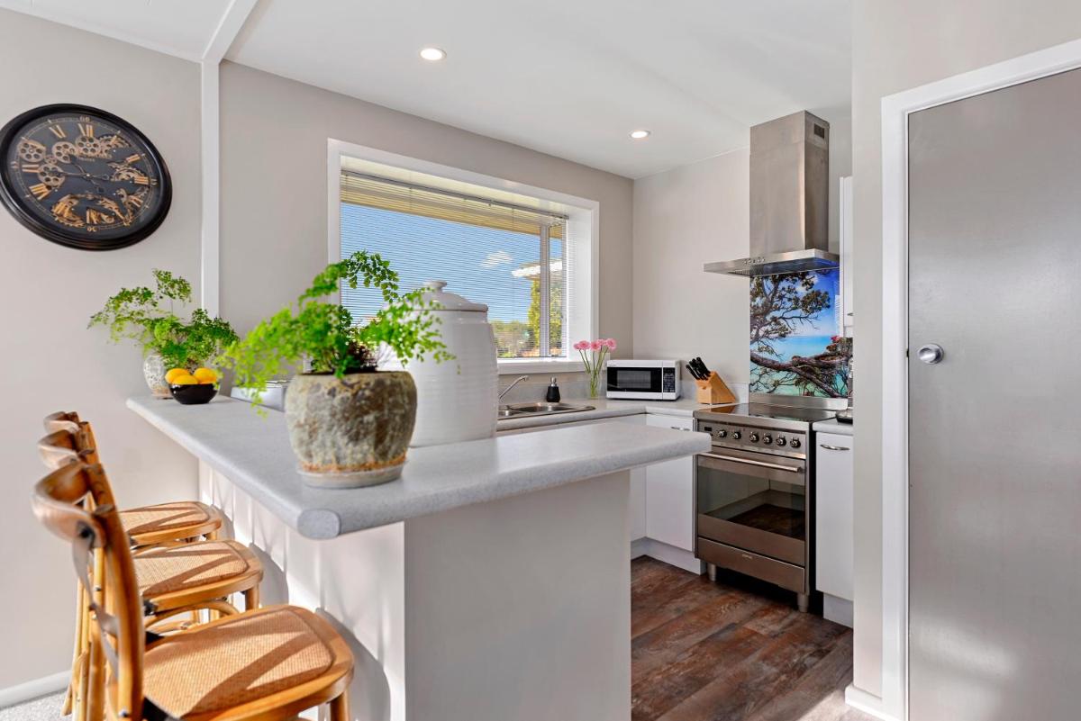 Leave of Absence - Christchurch Holiday Home - Housity