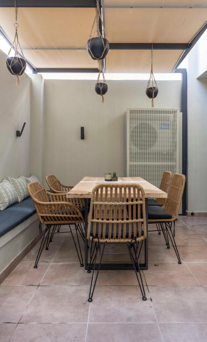 Suitetrails - “Champions” Apartment in N. Kosmos neighbourhood