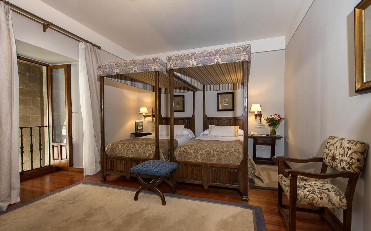 Cama o camas de una habitación en Parador de Santiago - Hostal Reis Catolicos