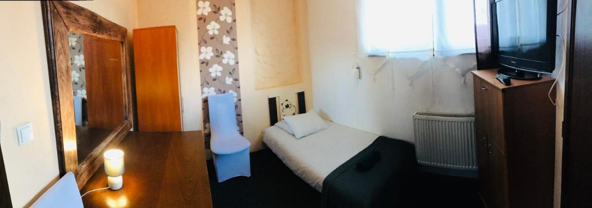 Zajazd Myśliwska - Housity