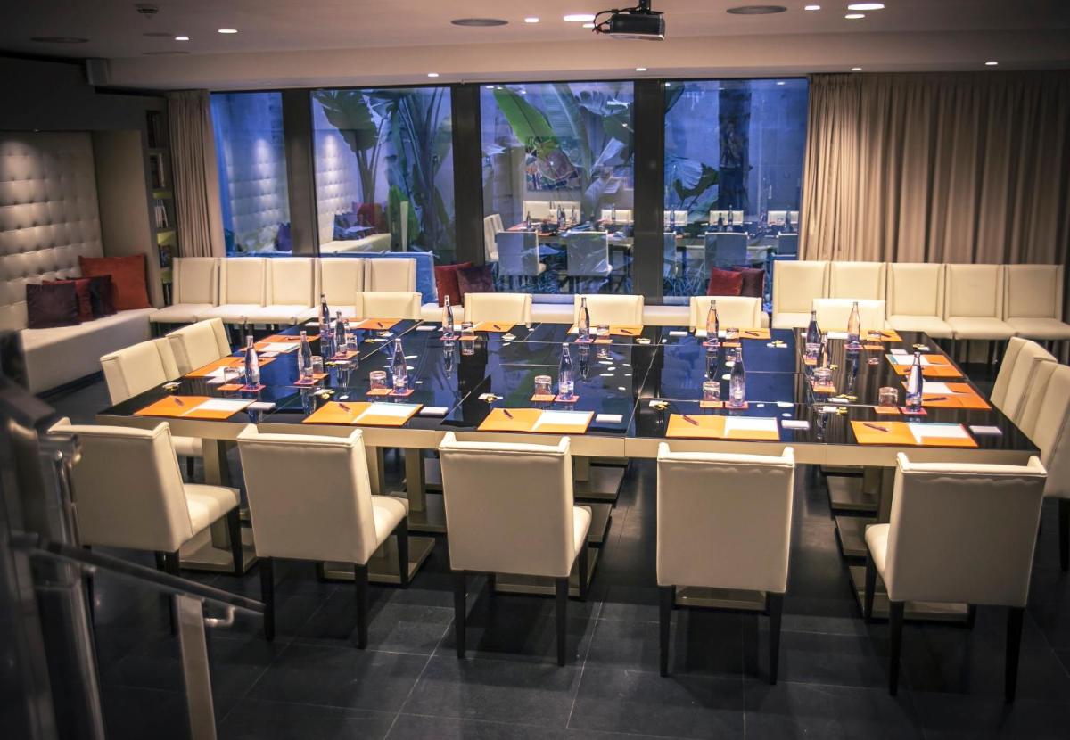 Zona business o sala de conferencias en Hotel Indigo Barcelona - Plaza Catalunya 4Sup by IHG
