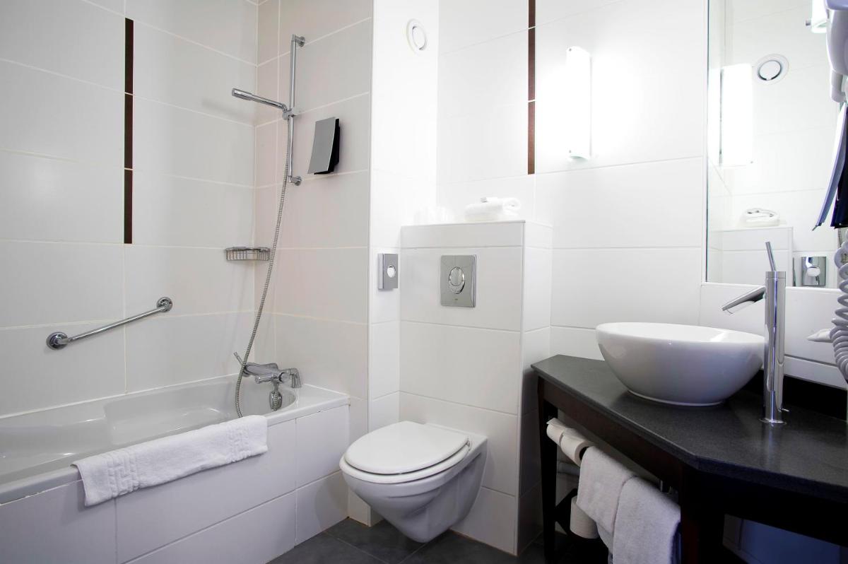 Salle de bains dans l'établissement Holiday Inn Dijon Toison D'or by IHG