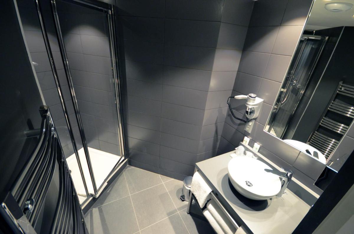 Salle de bains dans l'établissement Holiday Inn Dijon Toison D'or by IHG