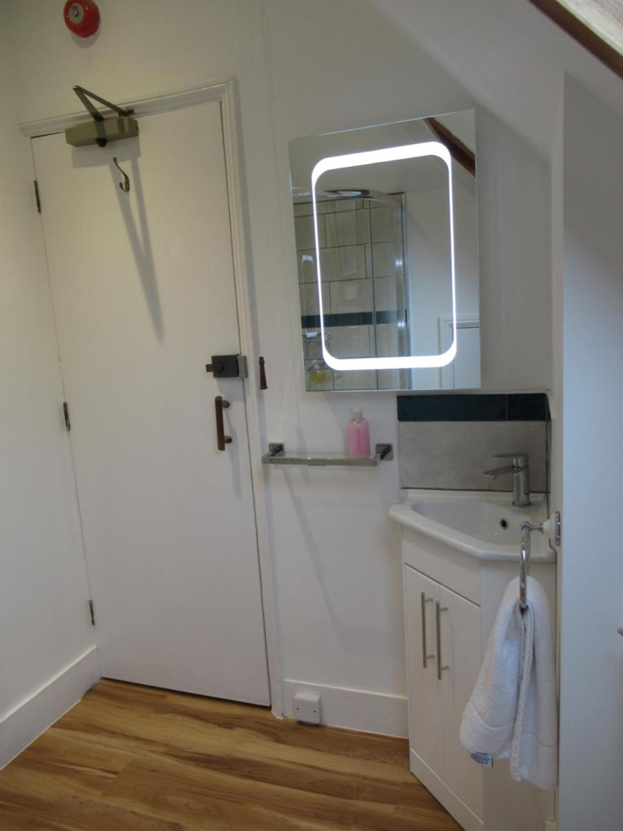 Acorn Guest House - Housity