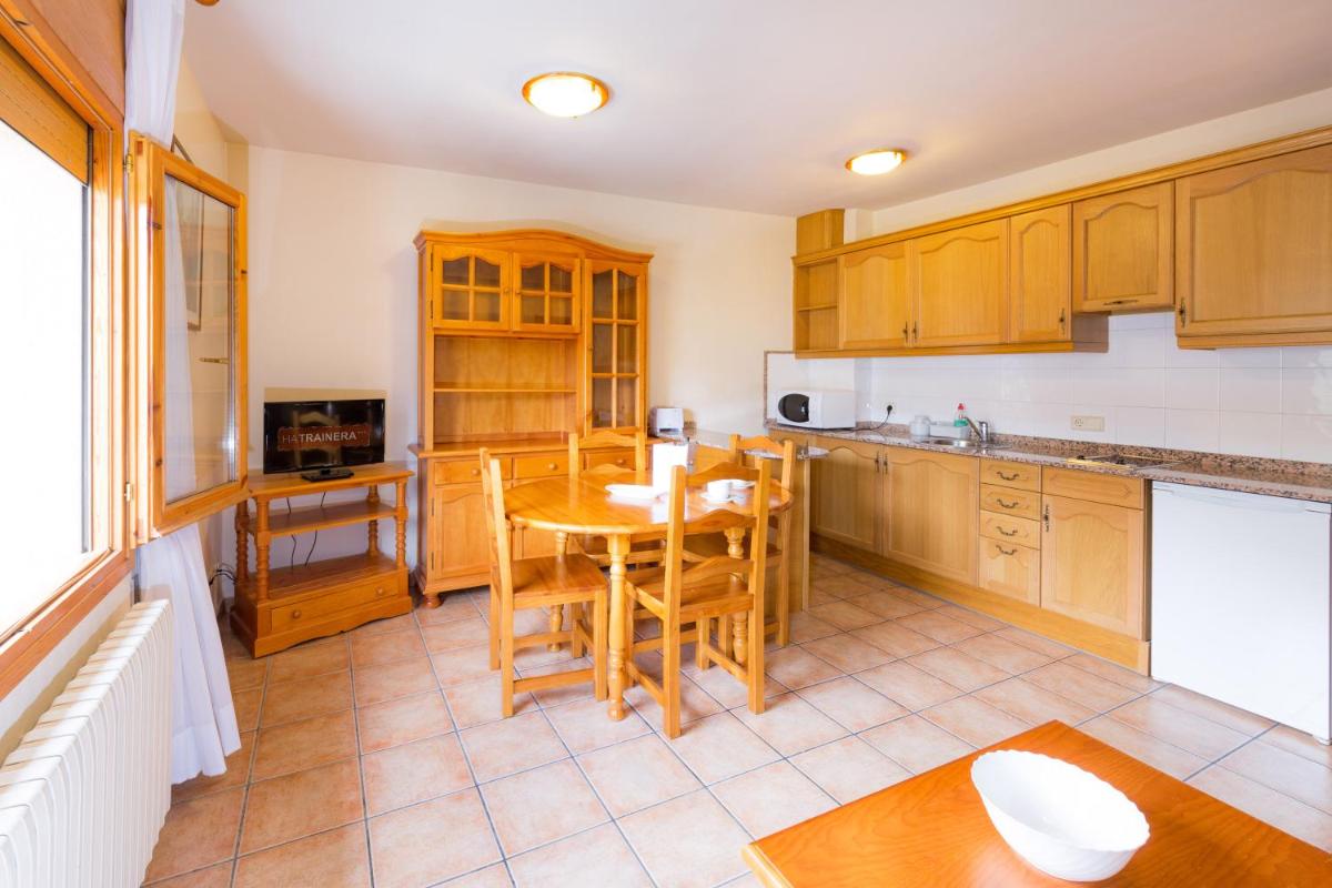 Una cocina o zona de cocina en Aparthotel Trainera