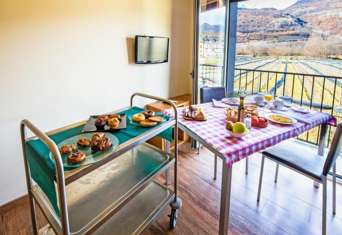 Comida en o cerca de este apartahotel