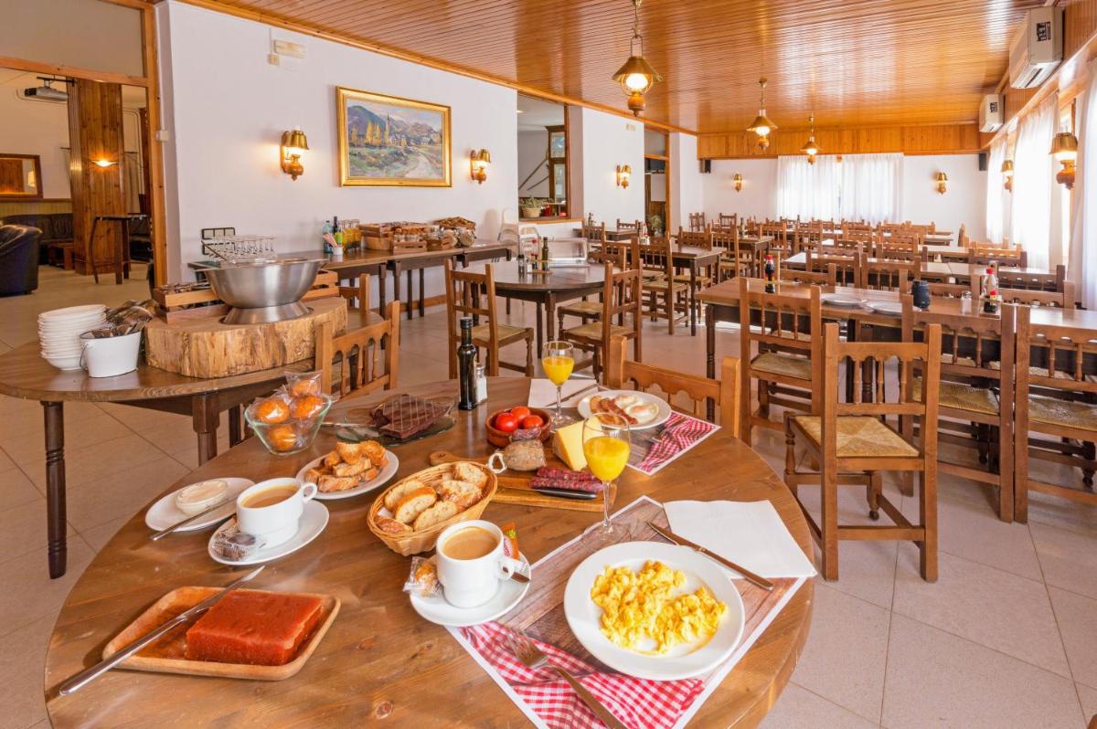 Comida en o cerca de este apartahotel