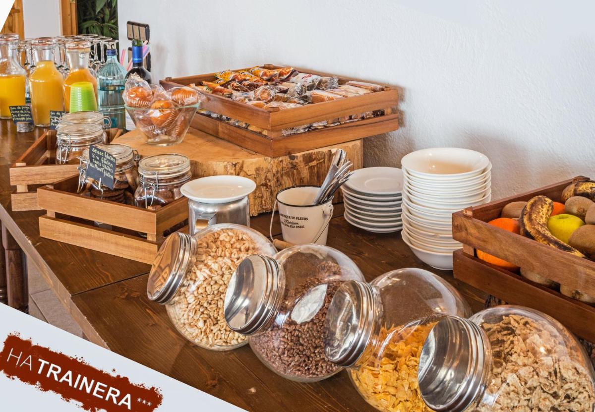 Comida en o cerca de este apartahotel