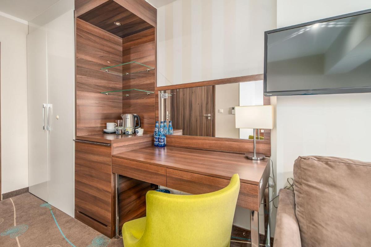 W Rent like home - Hotel Room 210 - Housity