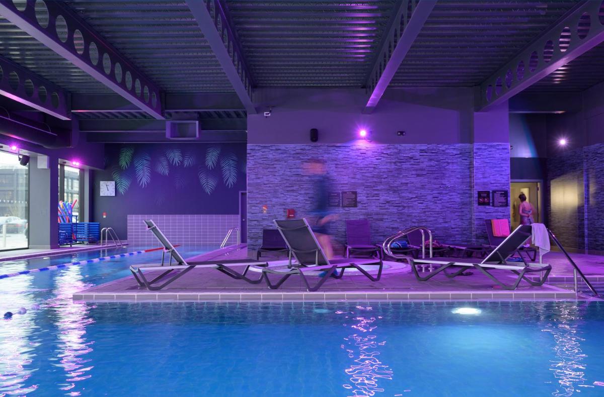 Village Hotel Basingstoke - Housity