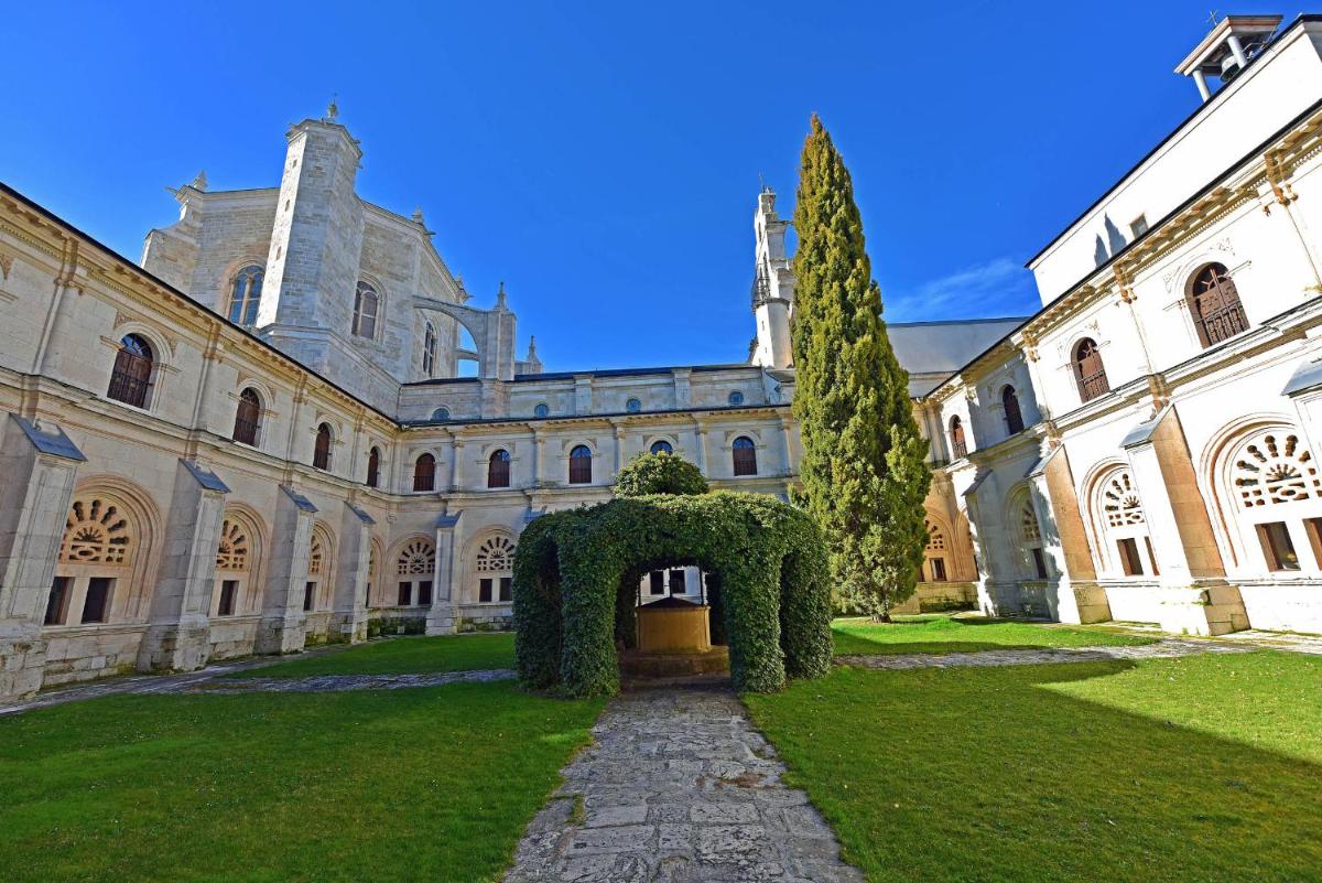 Hospedería Monasterio de La Vid - Housity