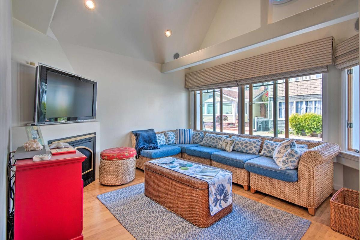 Catalina Island Home Walk to Main Street Beach! - Housity