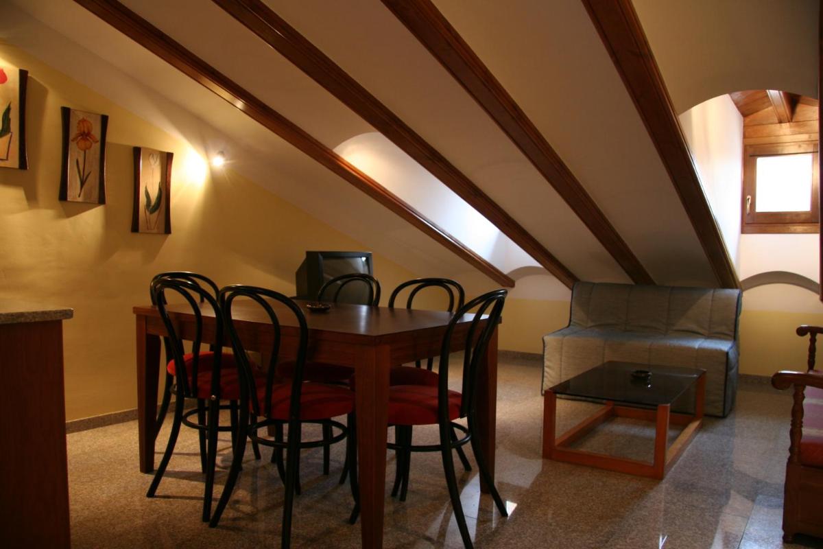 Apartamentos La Iglesia - Housity