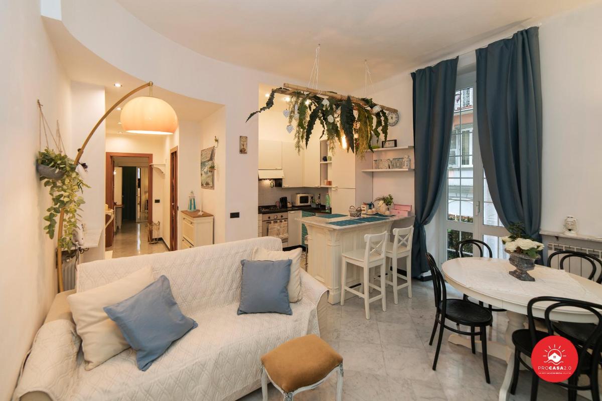 HOLLY HOUSE - Housity