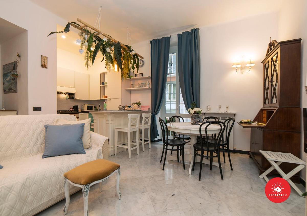 HOLLY HOUSE - Housity