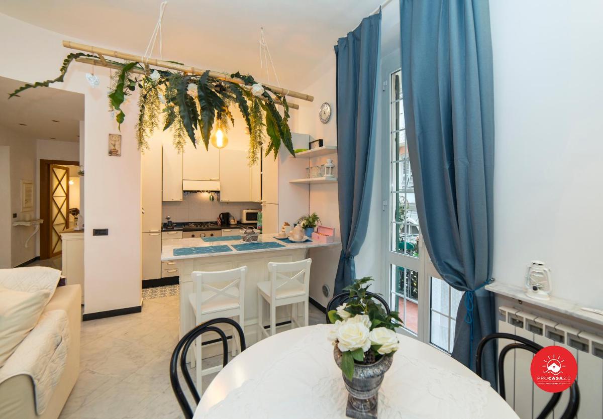 HOLLY HOUSE - Housity